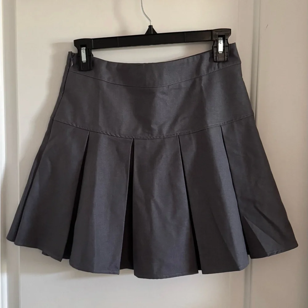 Classic Gray Pleated Skirt - Picture 12 of 13